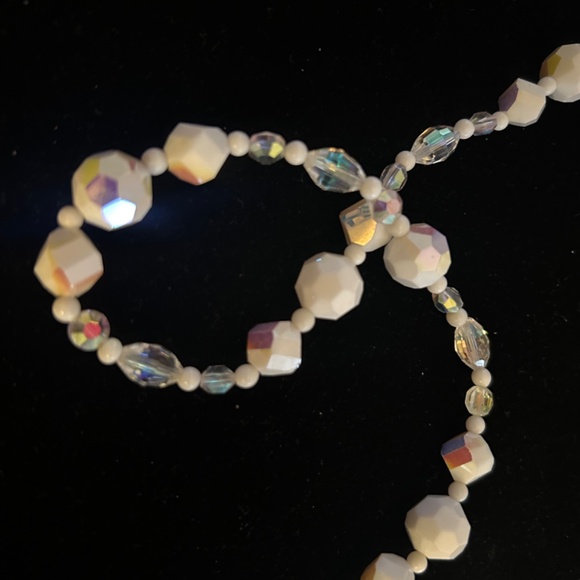 Stunning signed Vintage Vendome white bead cut crystal necklace- long - Picture 3 of 16